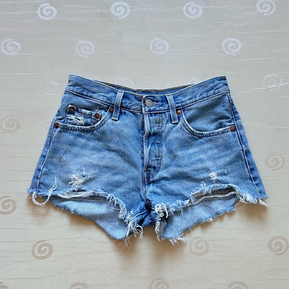 Levi’s 501 distressed denim jean shorts size 24 25